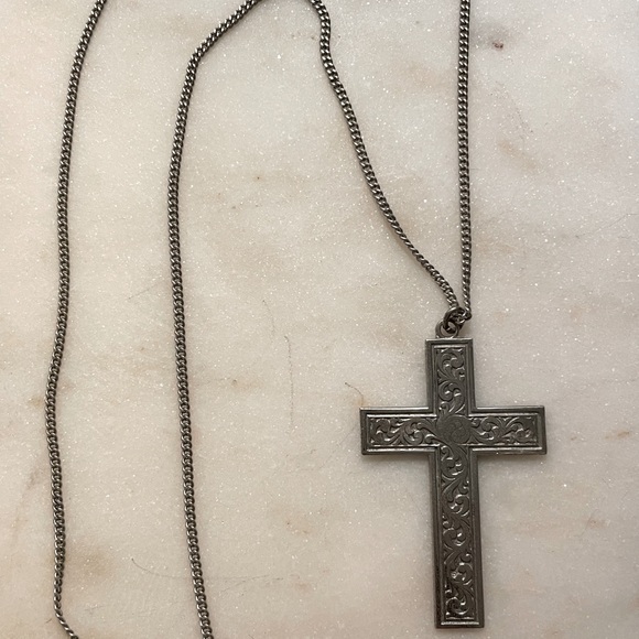 Celtic sterling silver cross with 12” silver chain - Picture 3 of 6